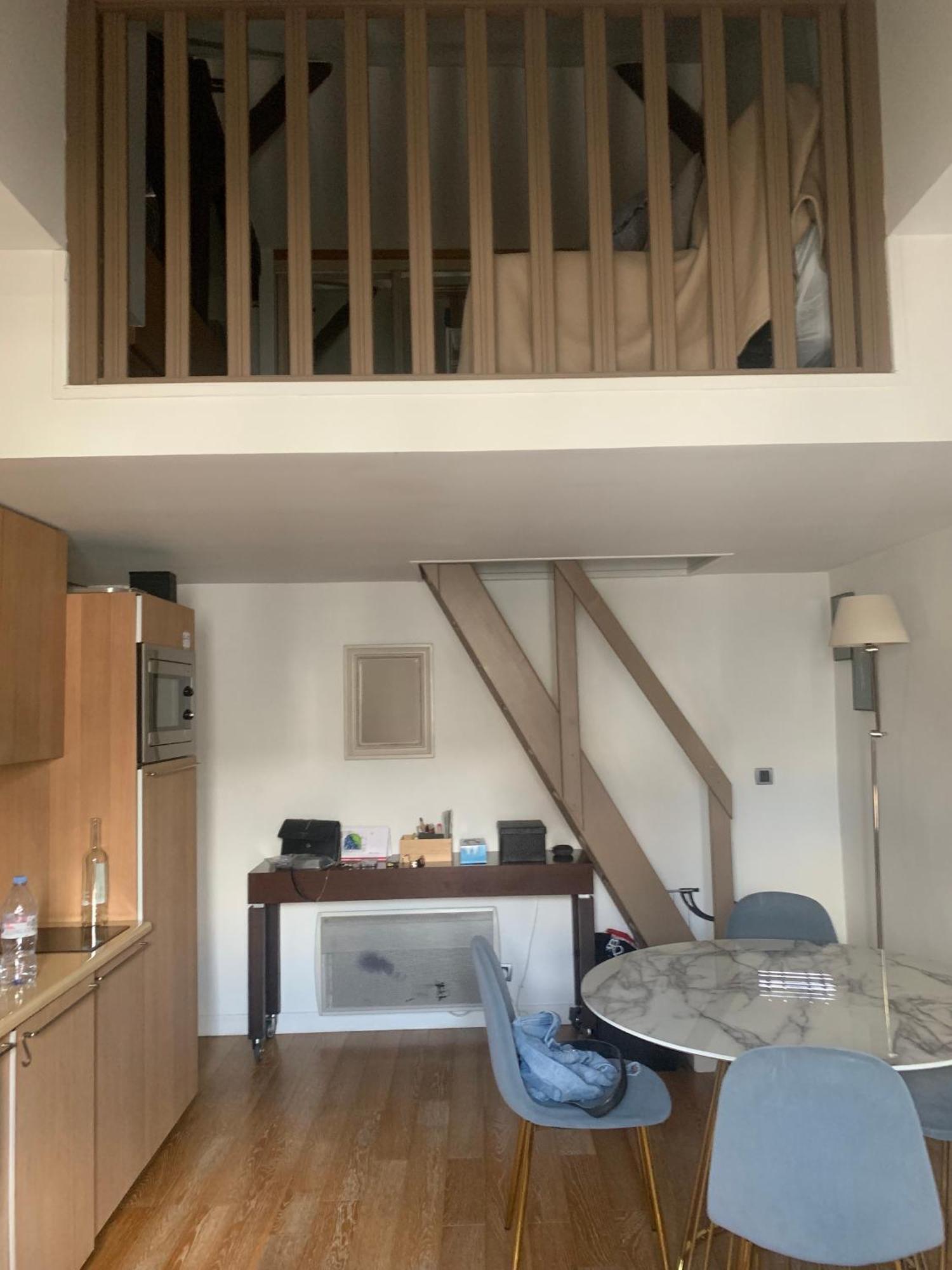 Confort Au Coeur De 8e, 5e Etage Avec Ascenseur Parigi